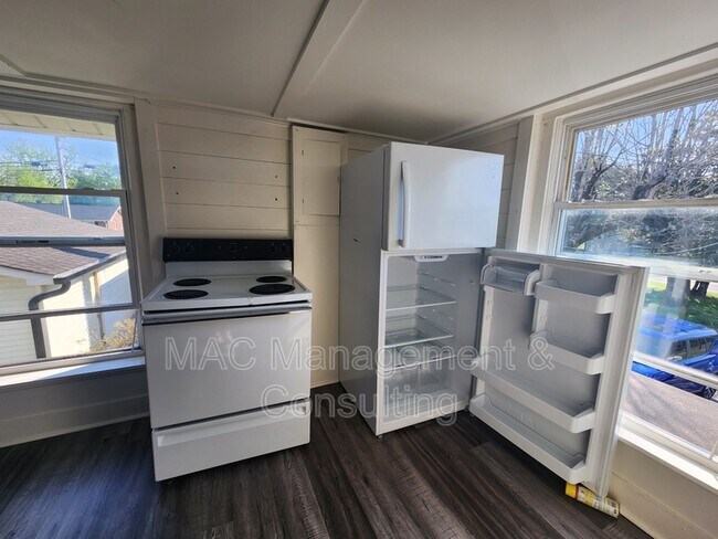 Foto del edificio - 228 S Walnut Ave