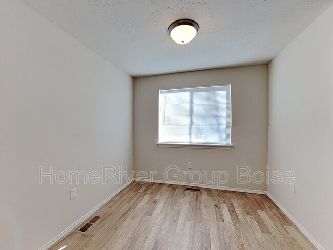 Building Photo - 1436 N Allumbaugh St