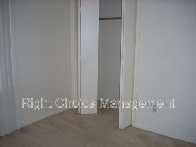 Foto del edificio - 9 Montclair Ct