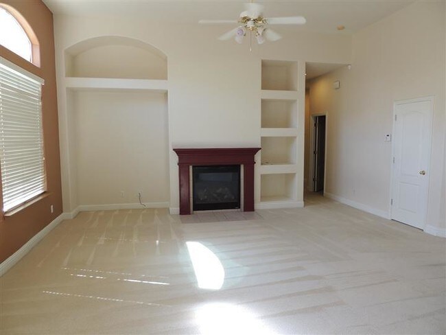 Building Photo - 2642 Wrenwood Ave