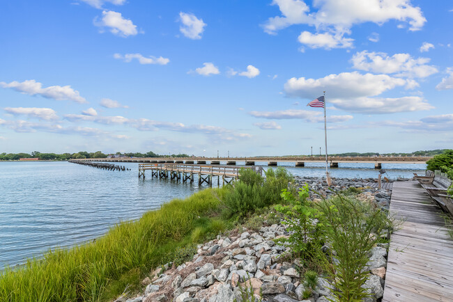 Building Photo - 26 Waters Edge Cir