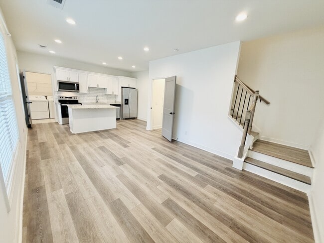 Foto del edificio - 2035 Rosewood Dr