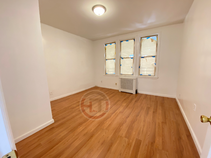 Foto principal - 1022 E 219th St