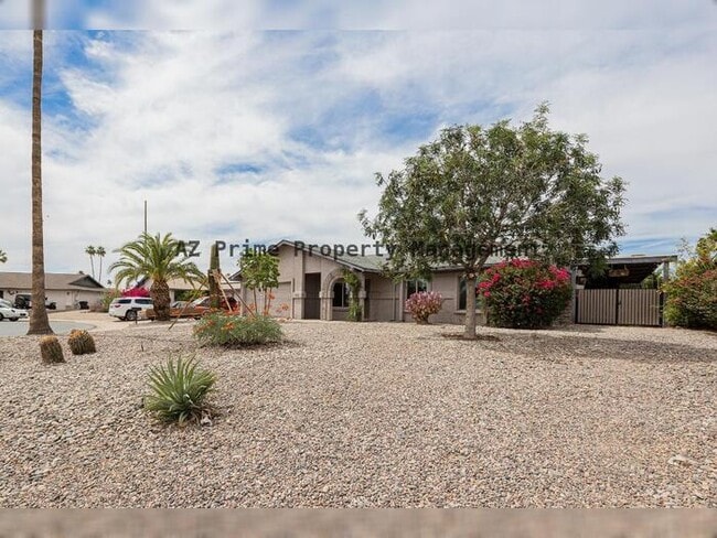 Building Photo - 542 W Pampa Ave