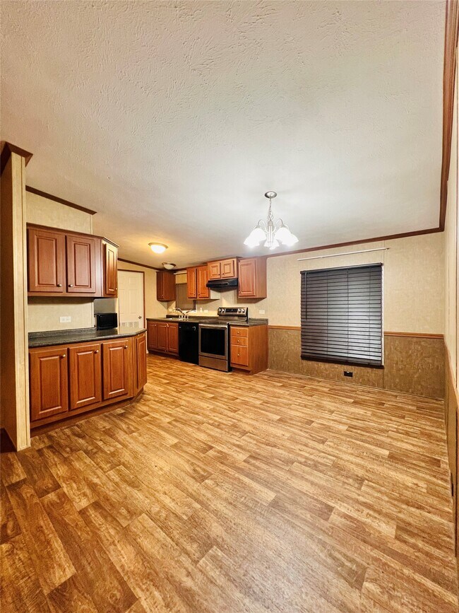 Building Photo - 16381 Hunters Green Dr