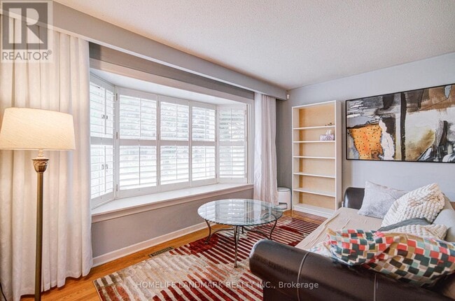 Photo du bâtiment - 52 Deepdale Dr