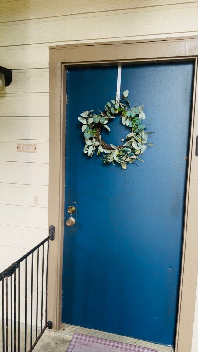 Foto del edificio - 7031 N Holiday Dr