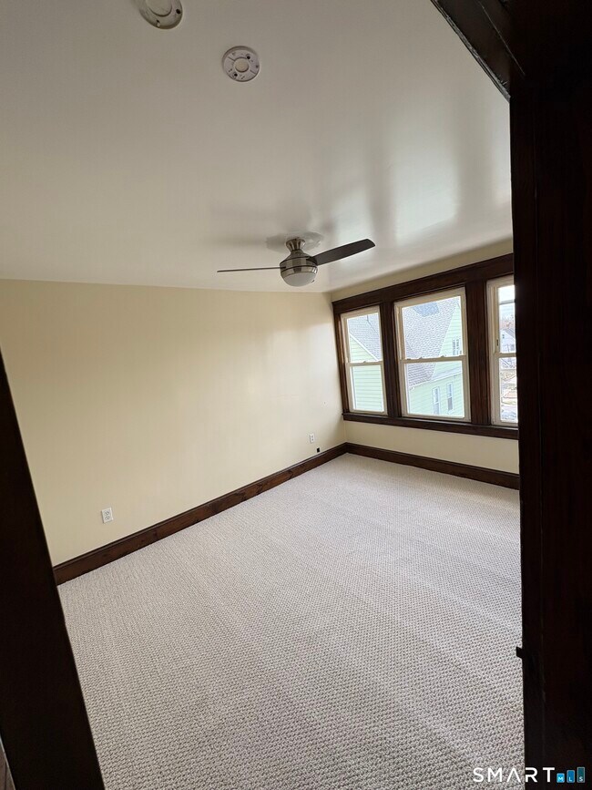 Foto del edificio - 689 Maplewood Ave