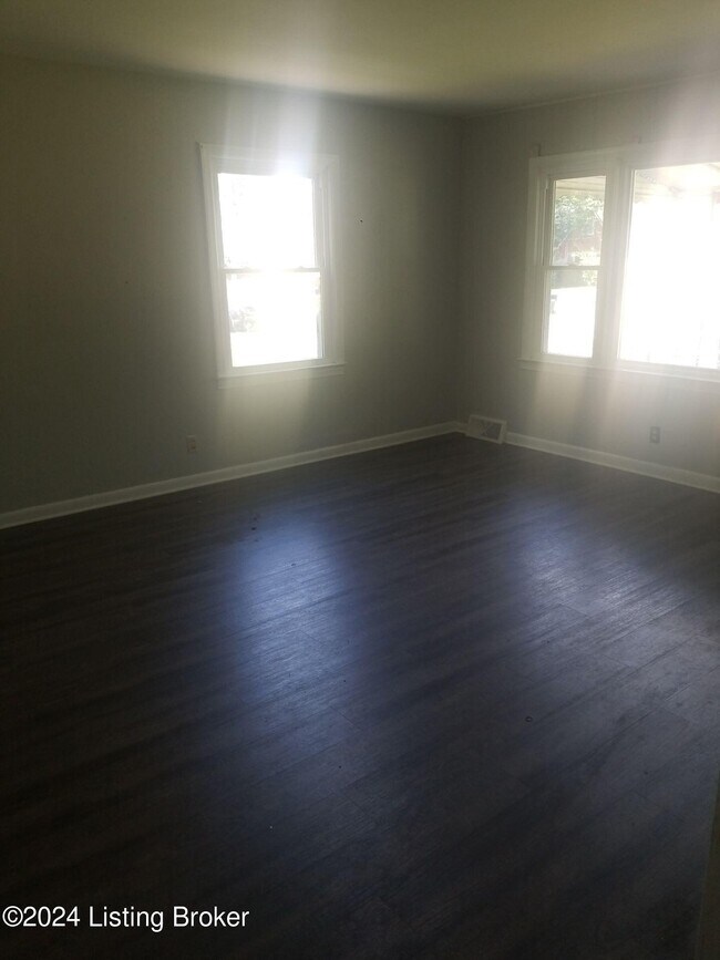 Foto del edificio - 7800 Carnation Dr