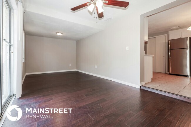 Foto del edificio - 3353 Trask Dr