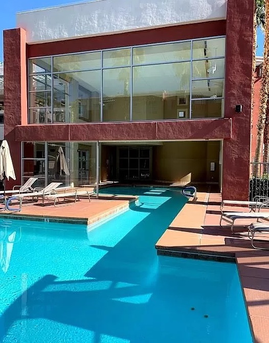 Upscale 3 Bedroom Penthouse Condo Indoor/Outdoor Pool - 83 E Agate Ave