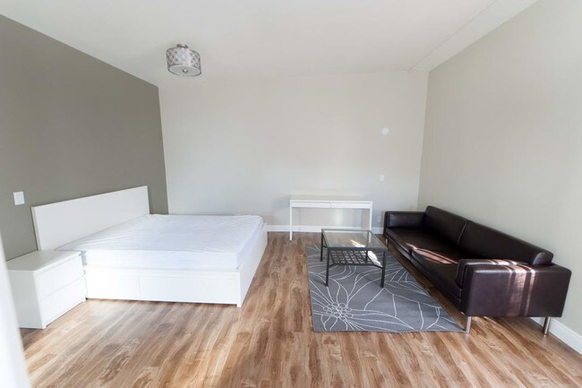 Foto del edificio - 1535 Livonia Ave