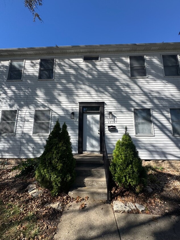 Primary Photo - 675 N Chestnut St