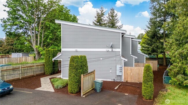 Foto del edificio - 5863 Cedar Street