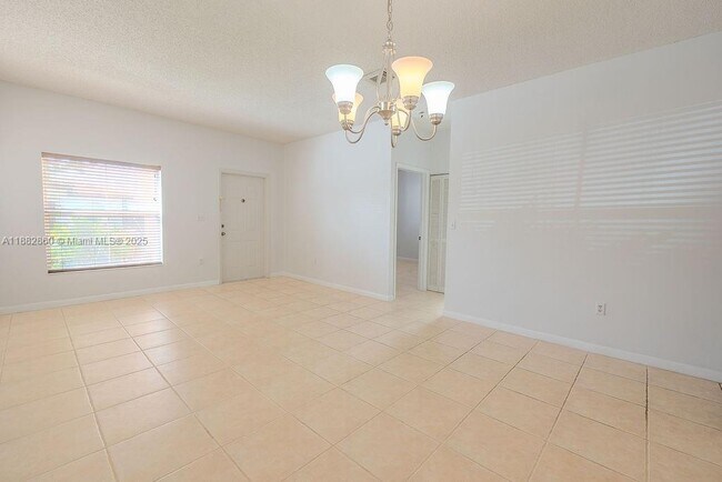 Foto del edificio - 8117 NW 199th Terrace