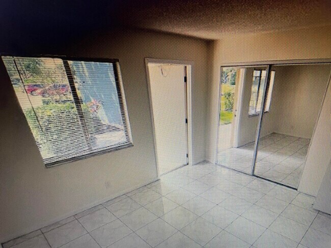 Foto del edificio - 2828 Tennis Club Dr