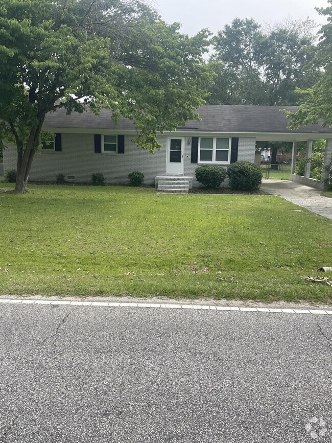 Building Photo - 2211 3rd Loop Rd