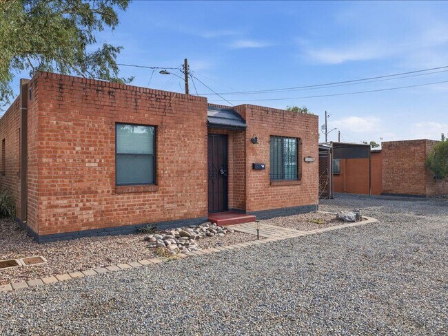 Building Photo - 1618 N Forgeus Ave