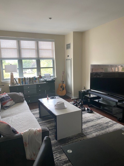 Living Room - 55 Station Lndg