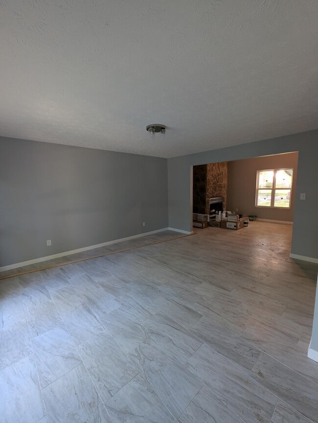 Building Photo - 444 Becky Pl