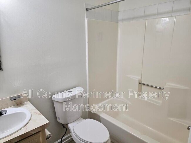 Foto del edificio - 2462 Washington St