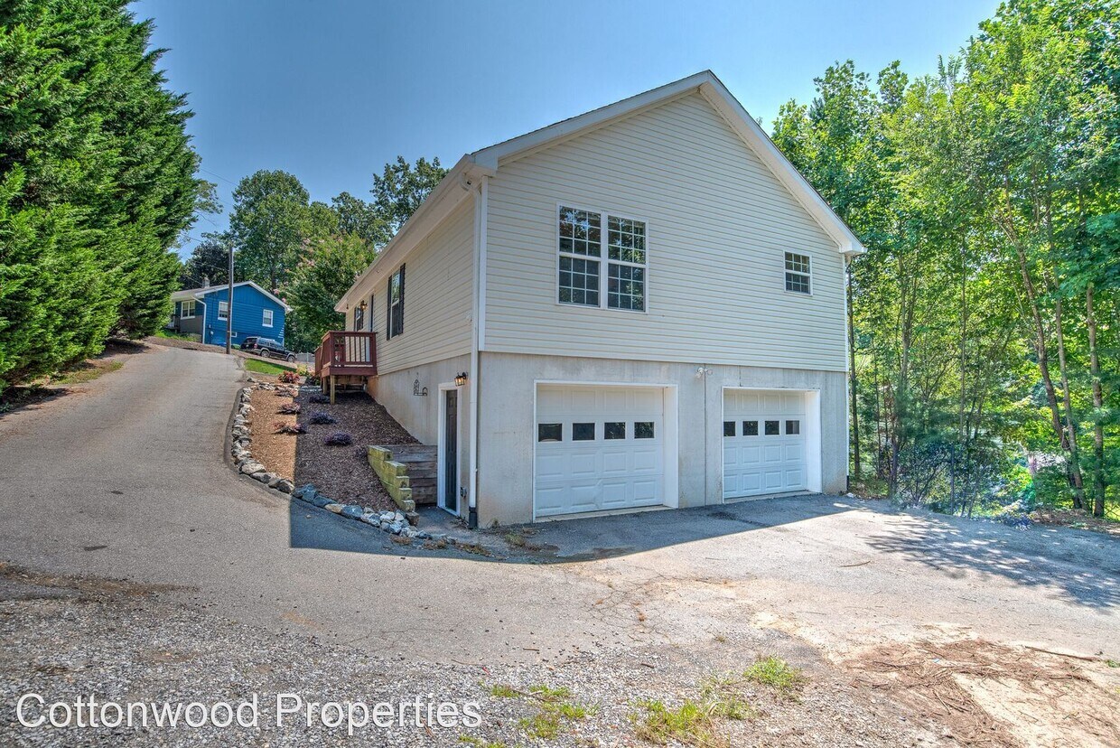 Primary Photo - 3 br, 2 bath House - 10 Alex Breeze Way
