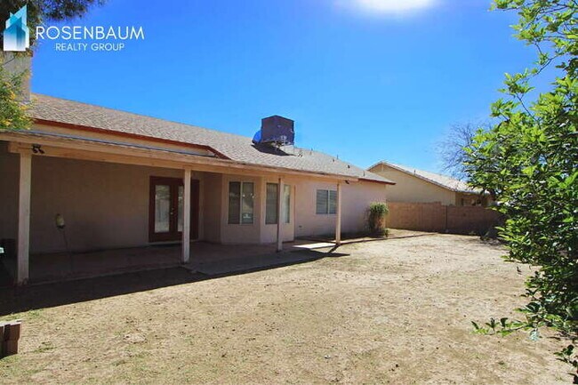 Building Photo - 1646 E Melissa St