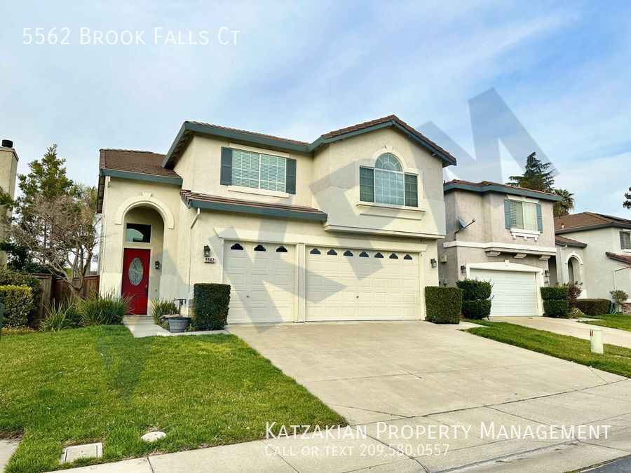 Foto principal - Gated 3-Bedroom, 2.5-Bath, 2-Story Brooksi...