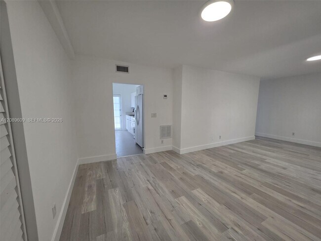 Foto del edificio - 7845 NE Bayshore Ct