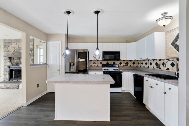 Building Photo - 164 Dunrobin Dr