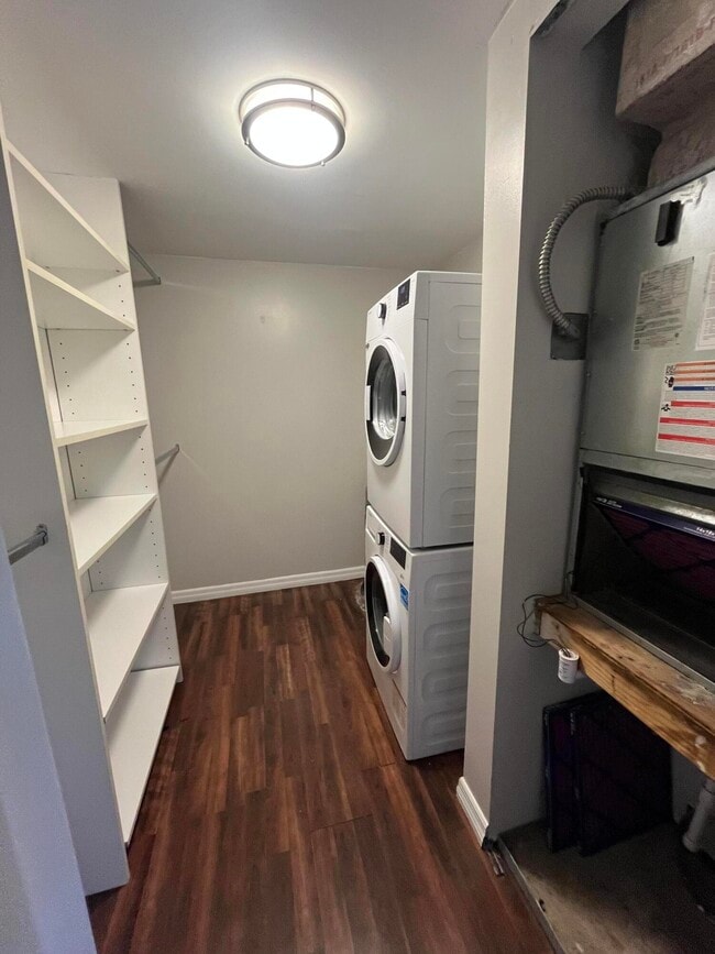 Building Photo - 613 NE 4th St