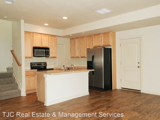 Building Photo - 2 br, 1.5 bath House - 9944 MLK Blvd