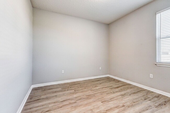 Building Photo - 32848 Sand Creek Dr