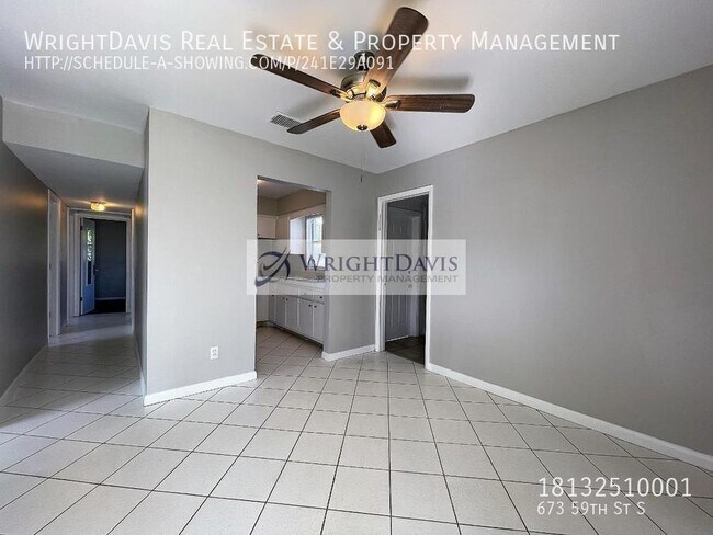 Building Photo - St Pete 4/1 with fenced in yard!