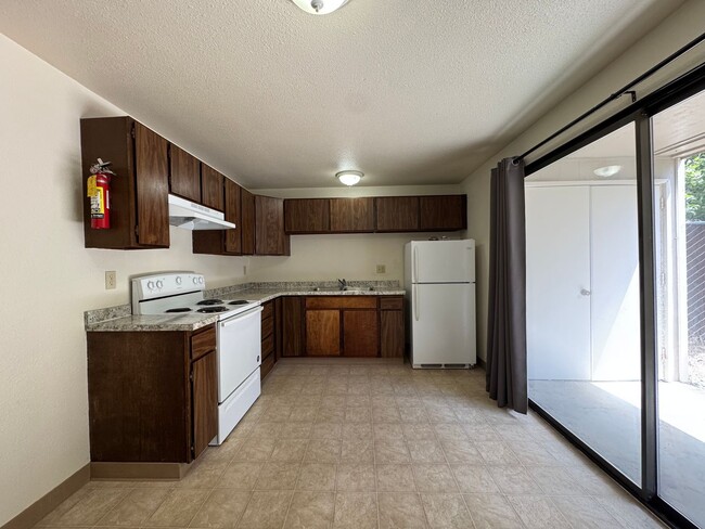Building Photo - 3040 gregori