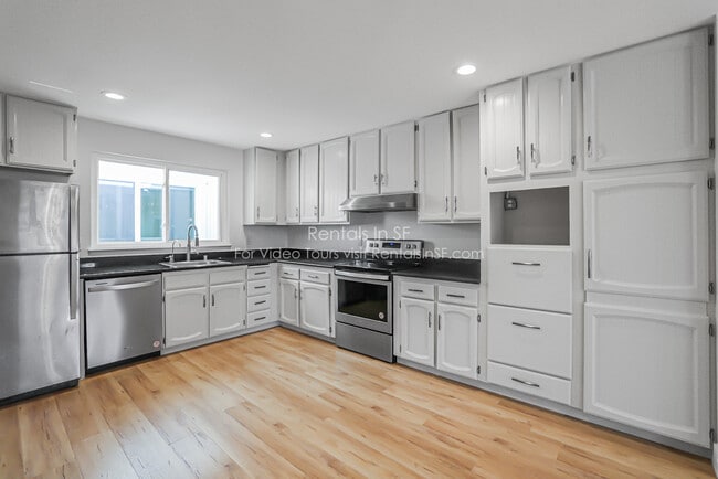Building Photo - 1347 3rd Ave