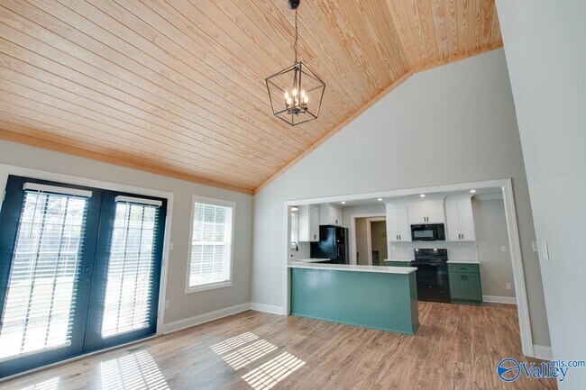 Building Photo - 2211 Cecille Dr SW