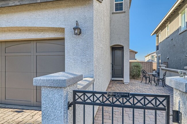 Building Photo - 4 Bed 3 Bath Luxury FURNISHED Home for Rent!