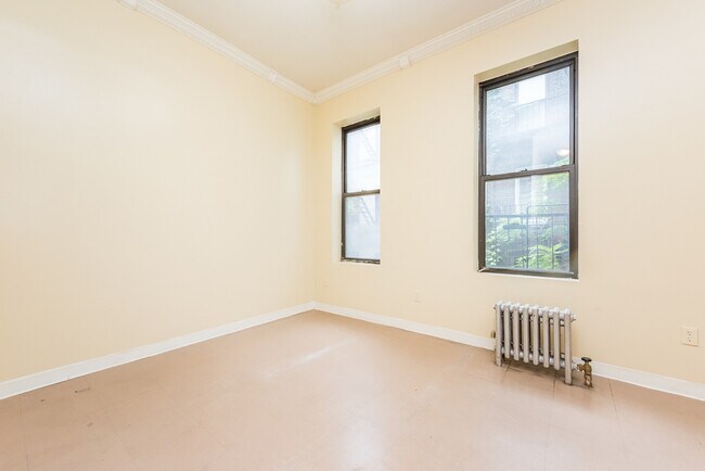 Building Photo - 323 W 42nd St