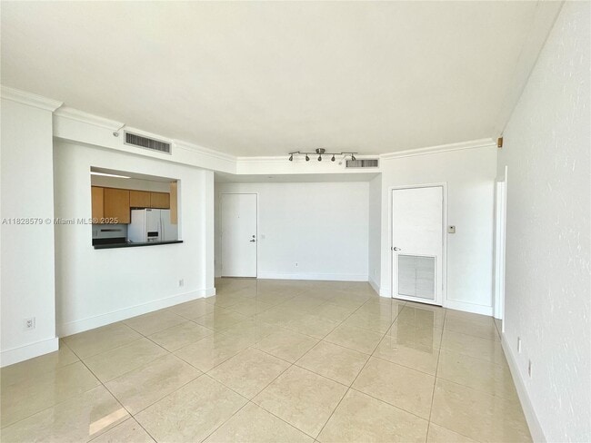 Building Photo - 2475 Brickell Ave