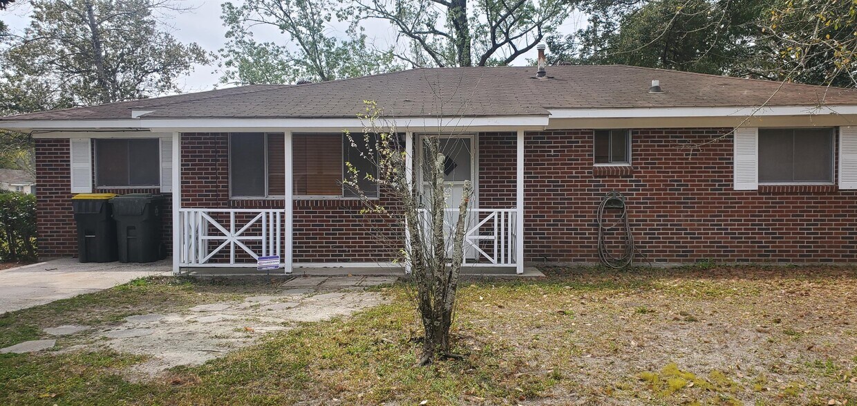 Building Photo - 21 Merrydell Dr