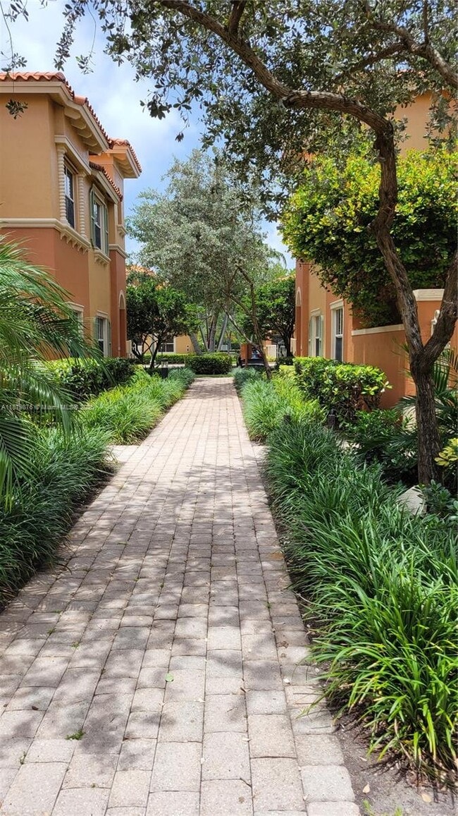 Building Photo - 5010 S Harbor Isles Dr