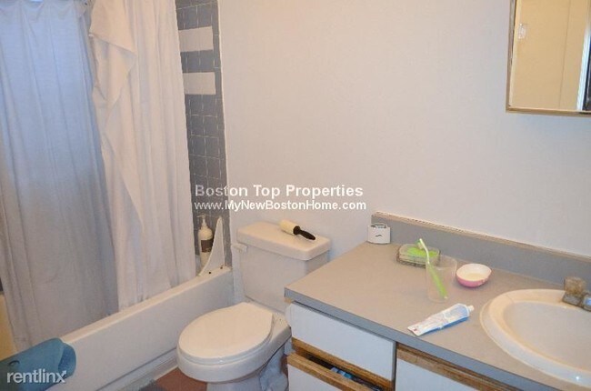 Foto del edificio - 824 Beacon St