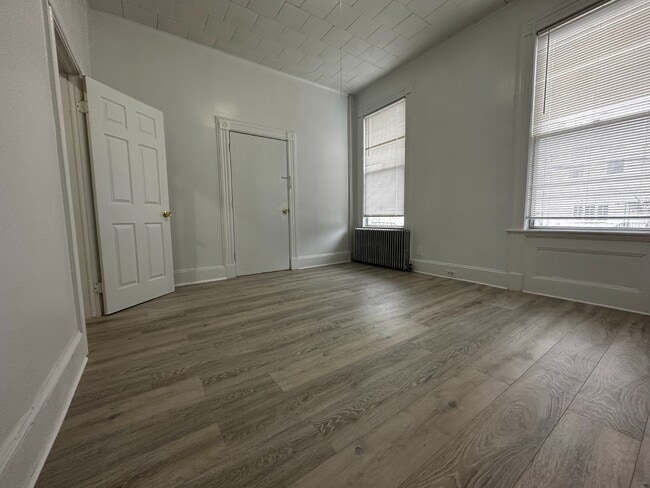 Building Photo - 103 Zabriskie St