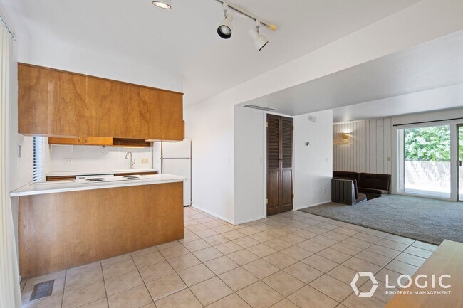 Foto del edificio - 1815 N Woodside Dr E