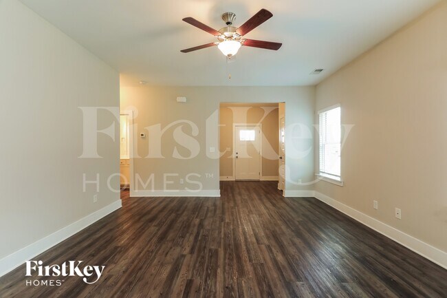 Foto del edificio - 1384 Woodridge Pl