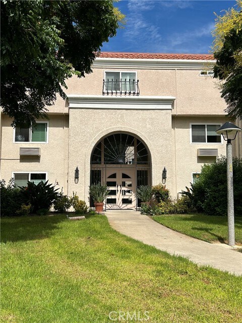 Primary Photo - 5500 Paseo Del Lago W