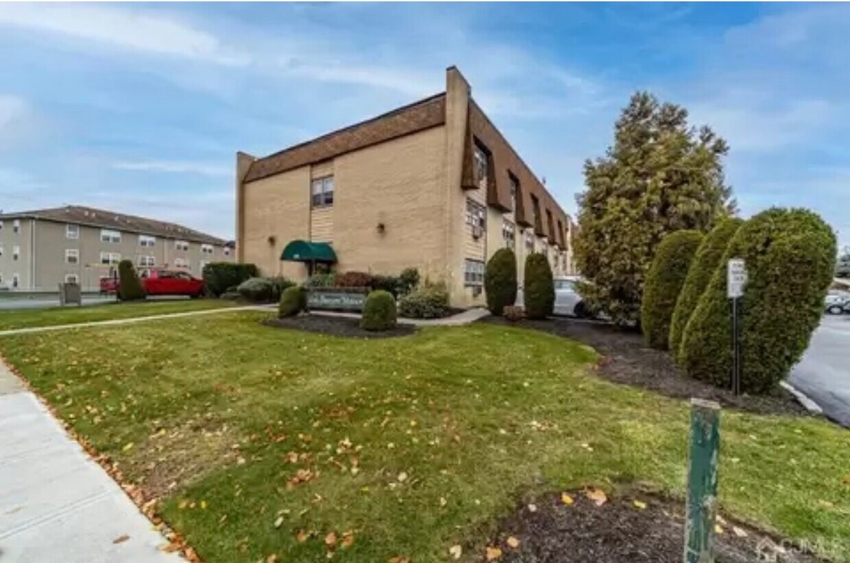 300 W Munsell Ave Unit CC5, Linden, NJ 07036 Condo for Rent in Linden