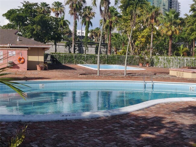 Foto del edificio - 9001 SW 77th Ave
