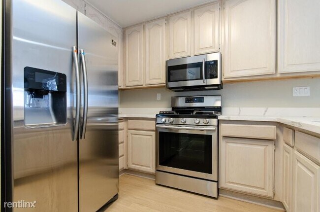 Foto del edificio - 2 br, 2 bath Townhome - 1230 Wellesley Ave